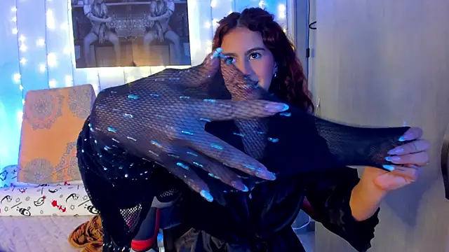 Sophiee Hill online show from 03-18-25, 08:58