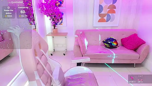 Snapshot of Gabby_evanns chatting on 10-15-25, 12:05 Gabby evanns online show from 10-15-25, 12:05