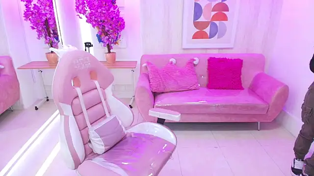 Snapshot of Gabby_evanns chatting on 10-17-25, 12:08 Gabby evanns online show from 10-17-25, 12:08