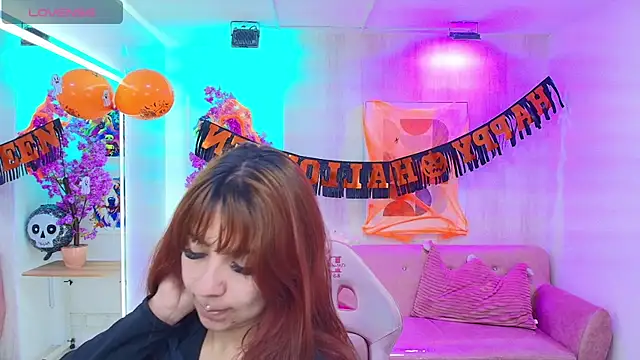 Snapshot of Gabby_evanns chatting on 10-31-25, 11:55 Gabby evanns online show from 10-31-25, 11:55