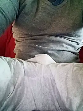 Snapshot of adre84s chatting on 02-19-25, 08:44 adre84s online show from 02-19-25, 08:44