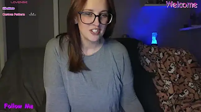 Snapshot of TheBustyHouseWife chatting on 03-04-25, 04:27 TheBustyHouseWife online show from 03-04-25, 04:27