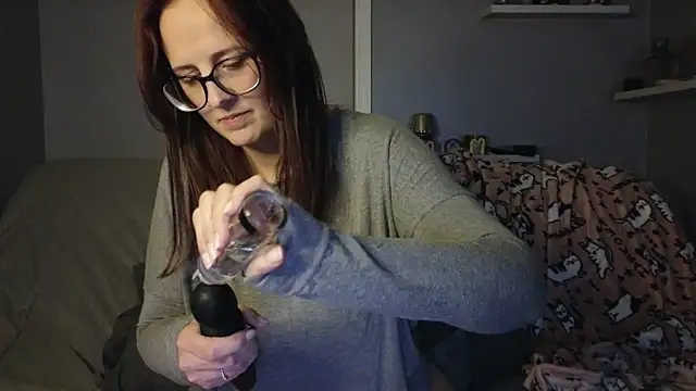 Snapshot of TheBustyHouseWife chatting on 03-17-25, 03:36 TheBustyHouseWife online show from 03-17-25, 03:36