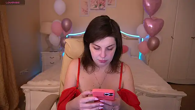 MirandaWong online show from 02-16-25, 05:15