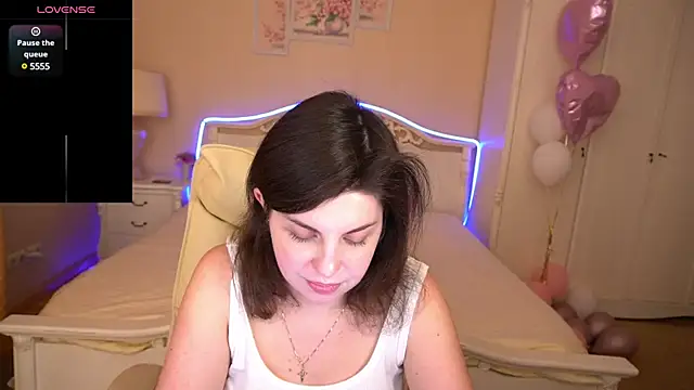 MirandaWong online show from 03-03-25, 10:06