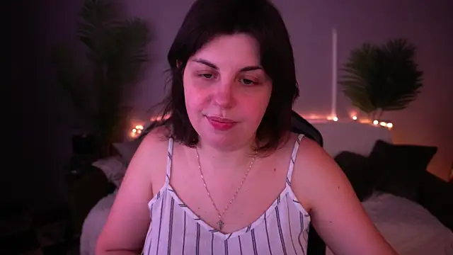 MirandaWong online show from 04-09-26, 06:19