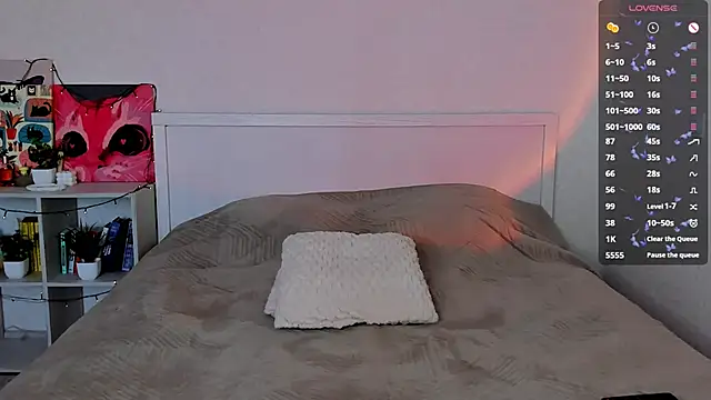 Snapshot of LittleKiitten chatting on 09-13-25, 01:22 LittleKiitten online show from 09-13-25, 01:22