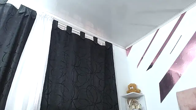 Kitten Hot  online show from 10-23-25, 10:19