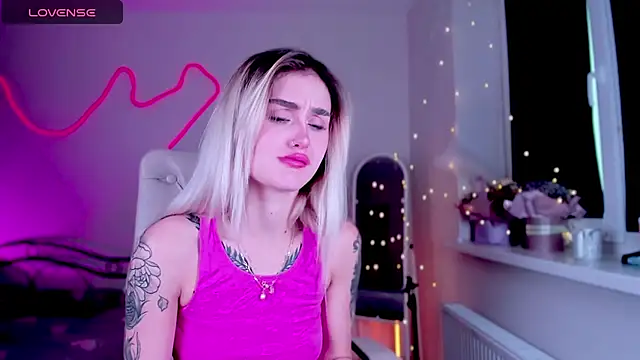 Snapshot of _Ravenaa chatting on 12-07-24, 12:56 Ravenaa online show from 12-07-24, 12:56