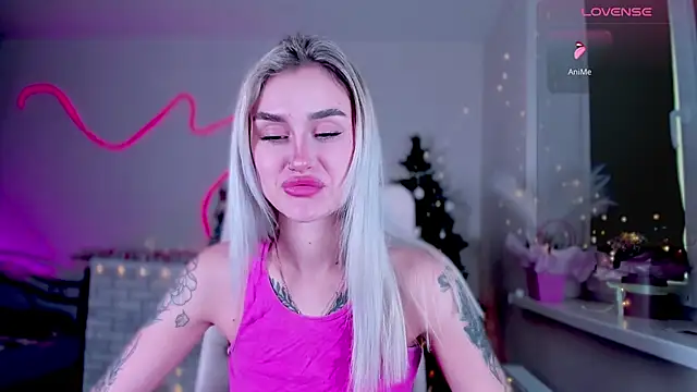 Snapshot of _Ravenaa chatting on 12-15-24, 12:28 Ravenaa online show from 12-15-24, 12:28