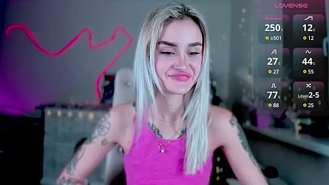 Snapshot of _Ravenaa chatting on 12-15-24, 03:31 Ravenaa online show from 12-15-24, 03:31