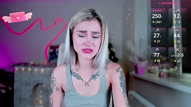 Snapshot of _Ravenaa chatting on 12-20-24, 10:38 Ravenaa online show from 12-20-24, 10:38