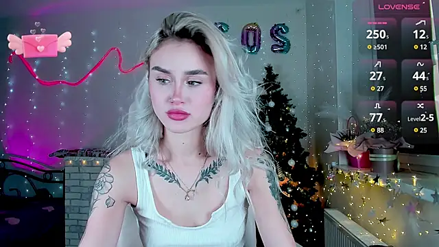 Snapshot of _Ravenaa chatting on 12-27-24, 11:50 Ravenaa online show from 12-27-24, 11:50