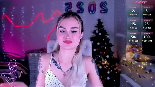 Snapshot of _Ravenaa chatting on 01-17-25, 10:55 Ravenaa online show from 01-17-25, 10:55