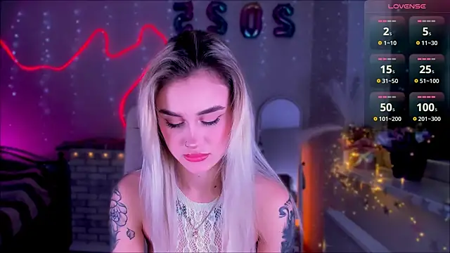 Snapshot of _Ravenaa chatting on 01-24-25, 10:43 Ravenaa online show from 01-24-25, 10:43