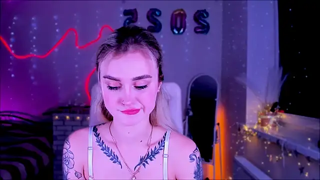 Snapshot of _Ravenaa chatting on 02-06-25, 02:48 Ravenaa online show from 02-06-25, 02:48