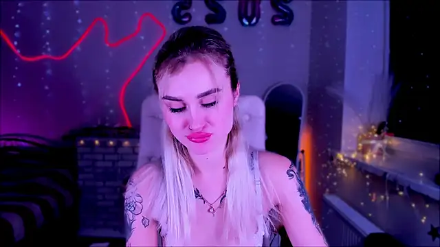 Snapshot of _Ravenaa chatting on 02-06-25, 05:51 Ravenaa online show from 02-06-25, 05:51