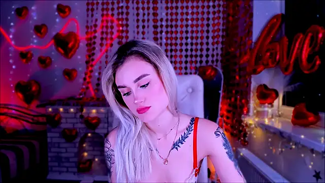 Snapshot of _Ravenaa chatting on 02-08-25, 01:44 Ravenaa online show from 02-08-25, 01:44