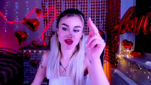 Snapshot of _Ravenaa chatting on 02-10-25, 11:36 Ravenaa online show from 02-10-25, 11:36