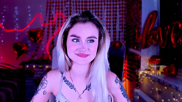 Snapshot of _Ravenaa chatting on 02-19-25, 10:12 Ravenaa online show from 02-19-25, 10:12