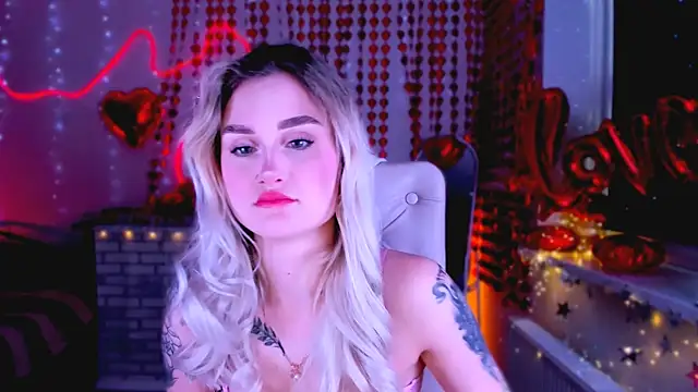 Snapshot of _Ravenaa chatting on 02-24-25, 12:05 Ravenaa online show from 02-24-25, 12:05