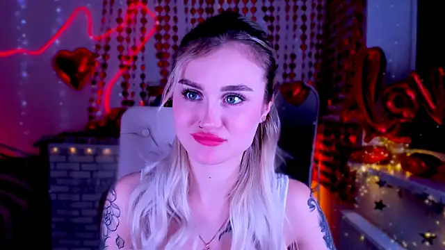 Snapshot of _Ravenaa chatting on 02-25-25, 02:33 Ravenaa online show from 02-25-25, 02:33