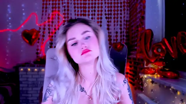 Snapshot of _Ravenaa chatting on 02-26-25, 11:20 Ravenaa online show from 02-26-25, 11:20