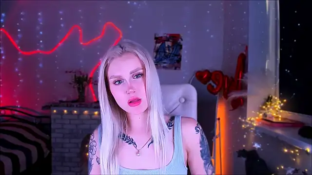 Snapshot of _Ravenaa chatting on 03-15-25, 02:23 Ravenaa online show from 03-15-25, 02:23