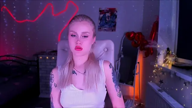 Snapshot of _Ravenaa chatting on 03-19-25, 10:55 Ravenaa online show from 03-19-25, 10:55