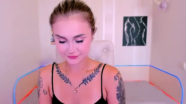 Snapshot of _Ravenaa chatting on 09-13-25, 08:47 Ravenaa online show from 09-13-25, 08:47