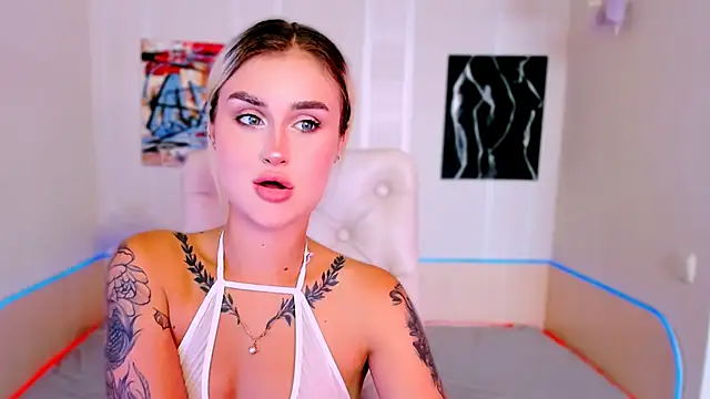 Snapshot of _Ravenaa chatting on 09-15-25, 10:15 Ravenaa online show from 09-15-25, 10:15