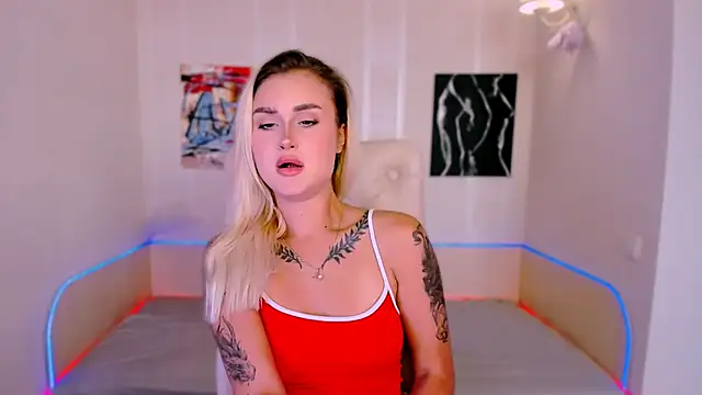 Snapshot of _Ravenaa chatting on 09-19-25, 02:18 Ravenaa online show from 09-19-25, 02:18