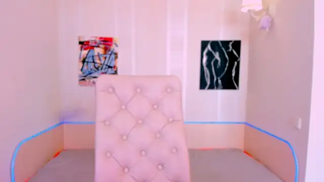 Snapshot of _Ravenaa chatting on 09-21-25, 08:38 Ravenaa online show from 09-21-25, 08:38