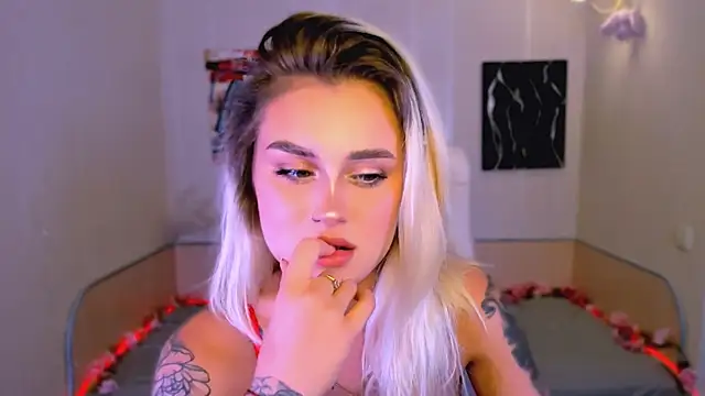 Snapshot of _Ravenaa chatting on 10-06-25, 02:58 Ravenaa online show from 10-06-25, 02:58