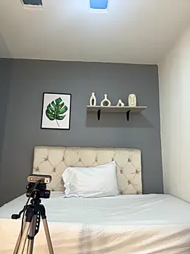 Snapshot of Soe_Lara chatting on 11-18-25, 10:31 Soe Lara online show from 11-18-25, 10:31