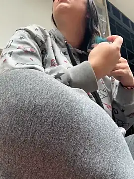 Snapshot of Soe_Lara chatting on 12-18-25, 12:55 Soe Lara online show from 12-18-25, 12:55