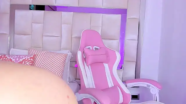 Snapshot of isabella_gomez11 chatting on 01-16-25, 08:36 isabella gomez11 online show from 01-16-25, 08:36