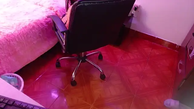 Miia-fox online show from 12-18-24, 10:35