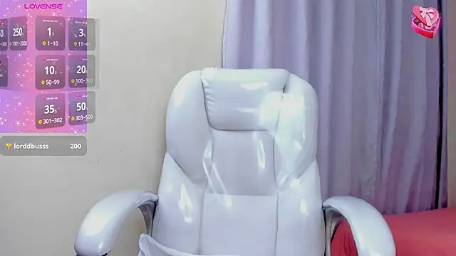 Snapshot of Hot_beauty__ chatting on 01-25-25, 02:47 Hot beauty   online show from 01-25-25, 02:47