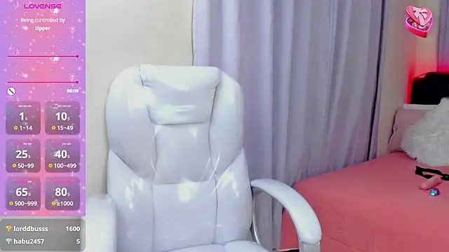 Snapshot of Hot_beauty__ chatting on 01-25-25, 05:51 Hot beauty   online show from 01-25-25, 05:51