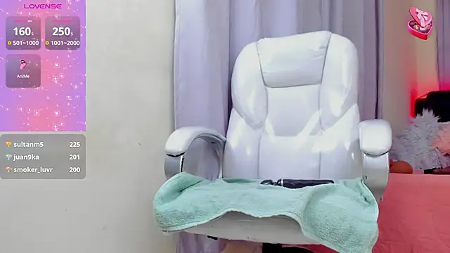 Snapshot of Hot_beauty__ chatting on 01-26-25, 07:21 Hot beauty   online show from 01-26-25, 07:21