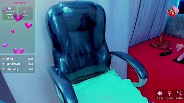 Snapshot of Hot_beauty__ chatting on 02-14-25, 12:25 Hot beauty   online show from 02-14-25, 12:25