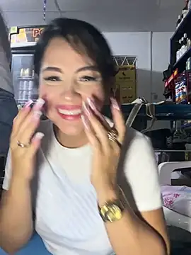 Snapshot of Hot_beauty__ chatting on 03-04-25, 03:00 Hot beauty   online show from 03-04-25, 03:00