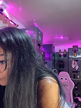 Snapshot of Hot_beauty__ chatting on 09-13-25, 03:28 Hot beauty   online show from 09-13-25, 03:28