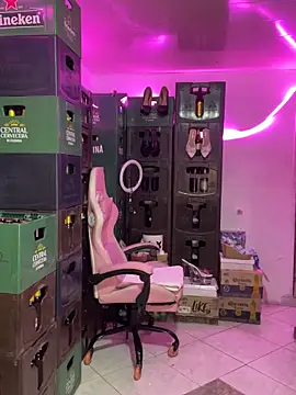 Snapshot of Hot_beauty__ chatting on 09-20-25, 04:02 Hot beauty   online show from 09-20-25, 04:02