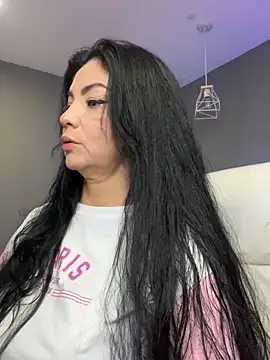 Snapshot of Hot_beauty__ chatting on 10-13-25, 12:32 Hot beauty   online show from 10-13-25, 12:32