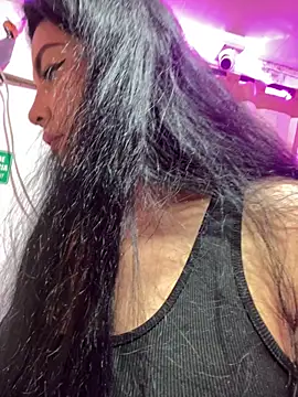 Snapshot of Hot_beauty__ chatting on 10-18-25, 03:53 Hot beauty   online show from 10-18-25, 03:53