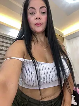 Snapshot of Hot_beauty__ chatting on 05-12-26, 02:41 Hot beauty online show from 05-12-26, 02:41