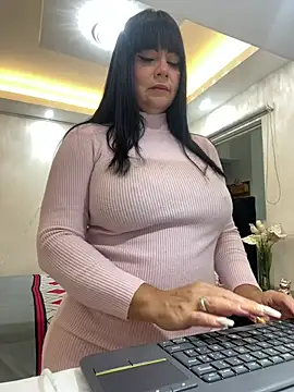 Snapshot of Hot_beauty__ chatting on 06-06-26, 12:49 Hot beauty online show from 06-06-26, 12:49