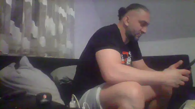 Snapshot of NewyorkDimi chatting on 01-25-25, 04:23 NewyorkDimi online show from 01-25-25, 04:23